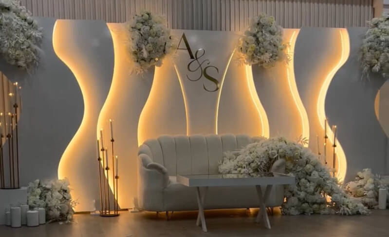 Luxe wedding stage van L'amour events